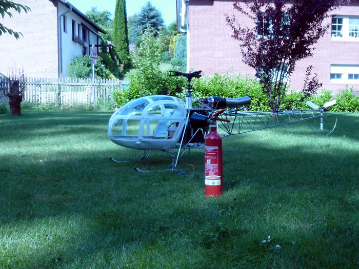 RC-Helikopter mit Modellturbine, Feuerlöscher an SA 315 B